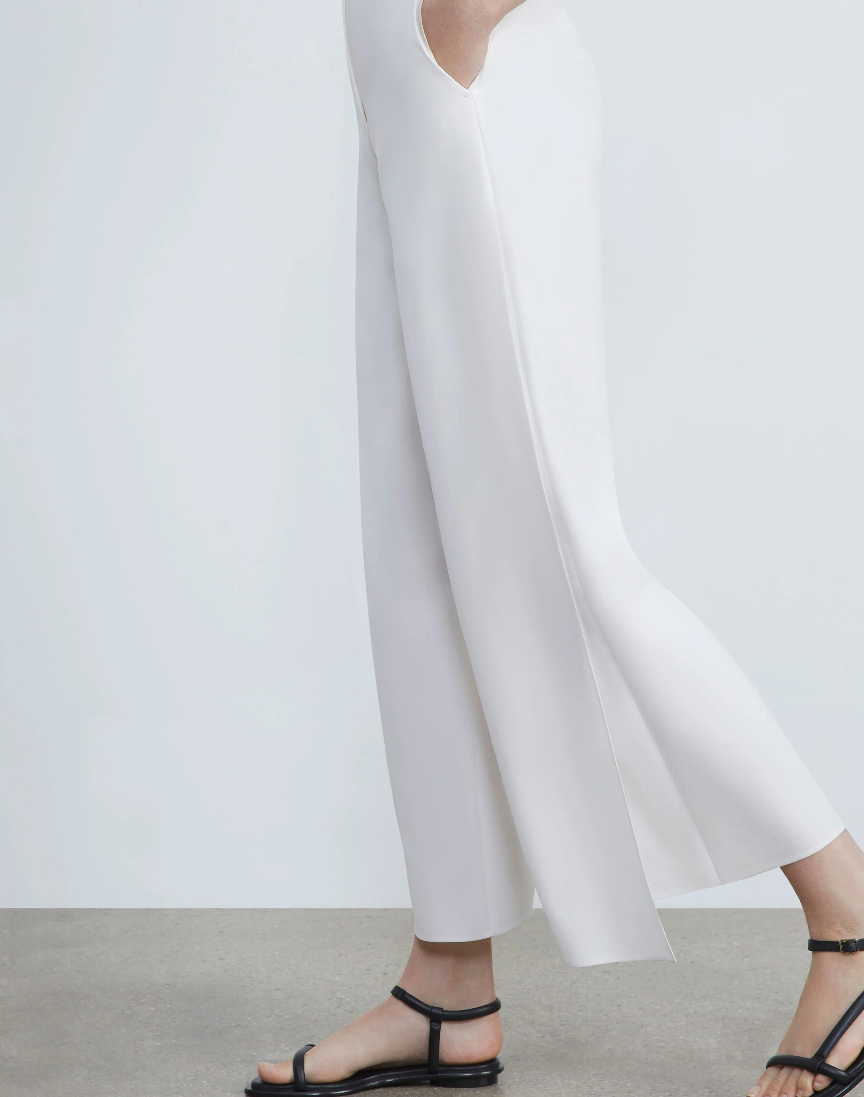 Finesse Crepe Franklin Wide Leg Ankle Pant