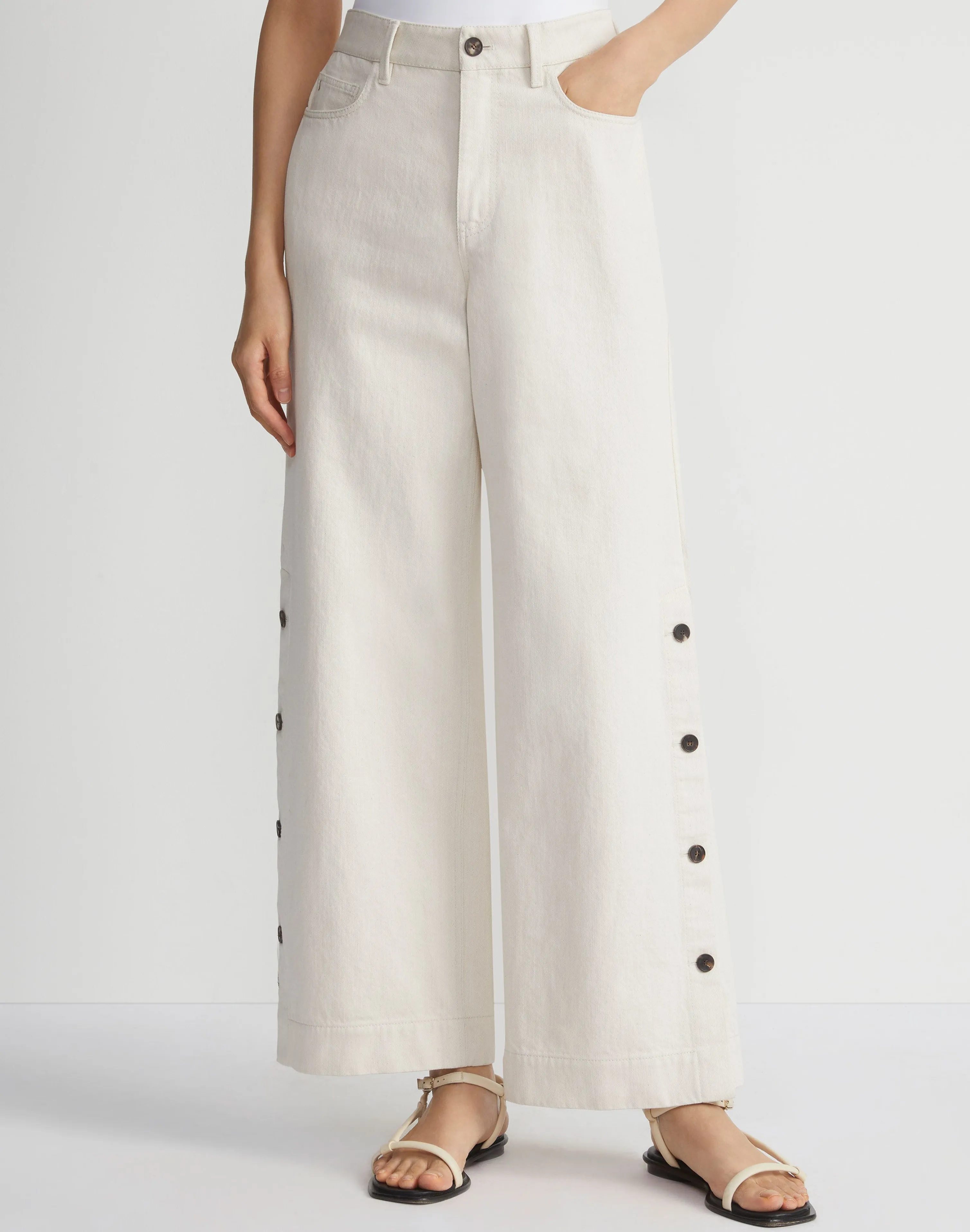 L148 Denim Wyckoff Button Wide Leg Jean