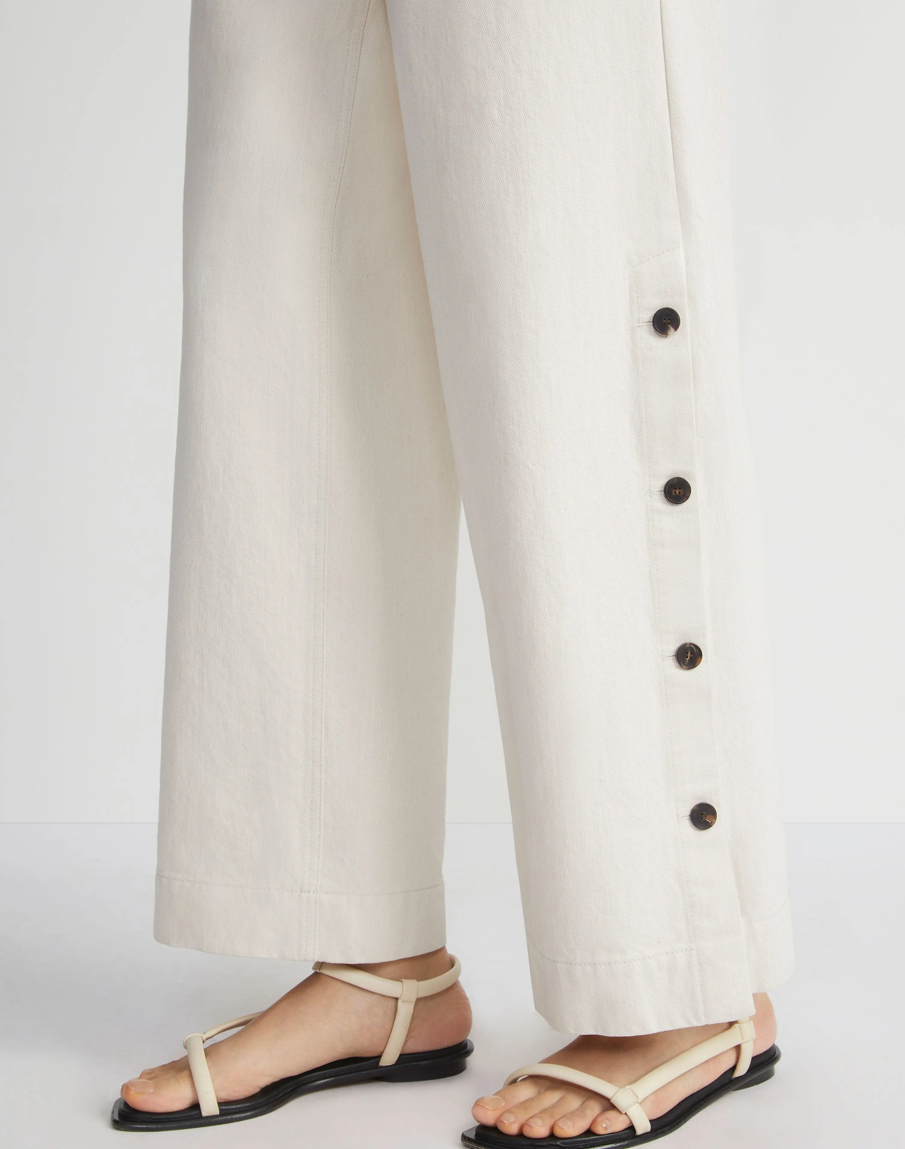L148 Denim Wyckoff Button Wide Leg Jean