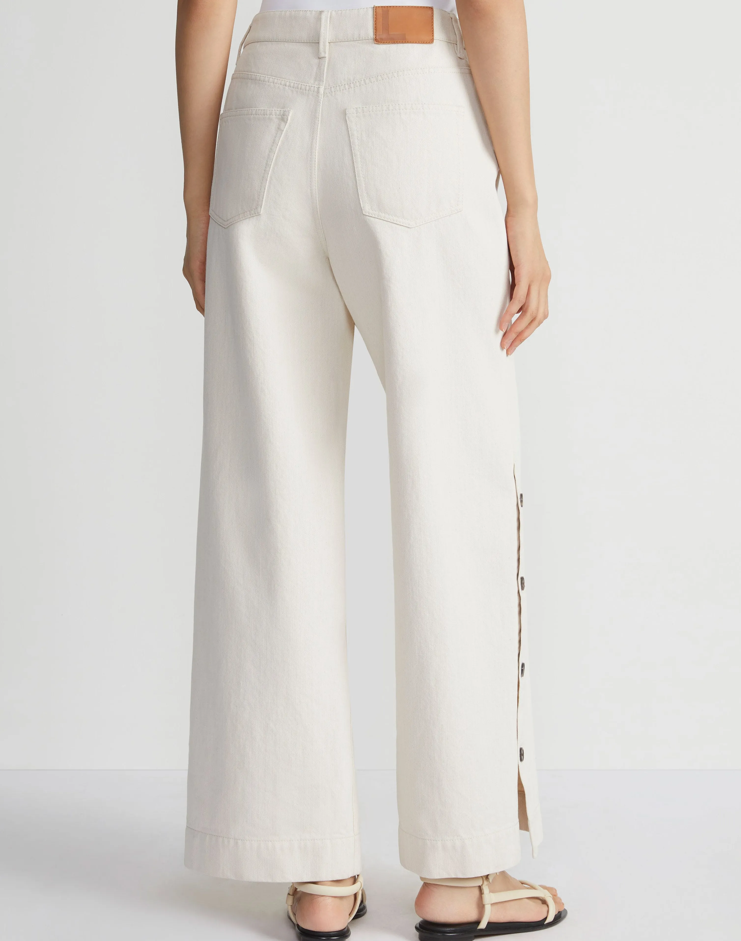 L148 Denim Wyckoff Button Wide Leg Jean